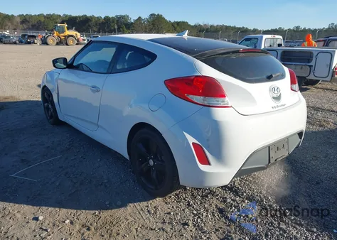 2015 Hyundai Veloster z USA, uszkodzony, nr VIN KMHTC6AD5FU228954